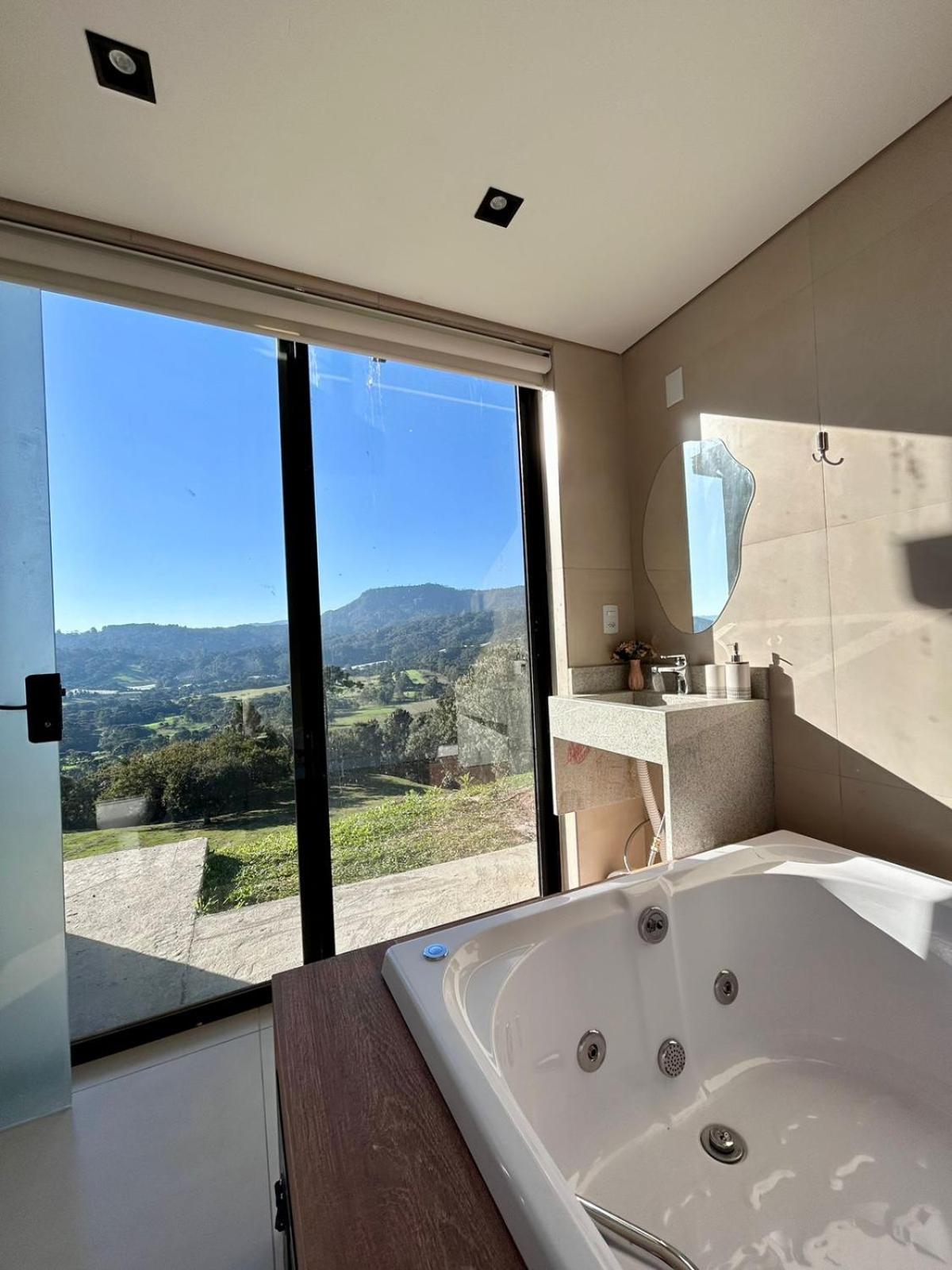 Casa Pôr do Sol com banheira de hidromassagem