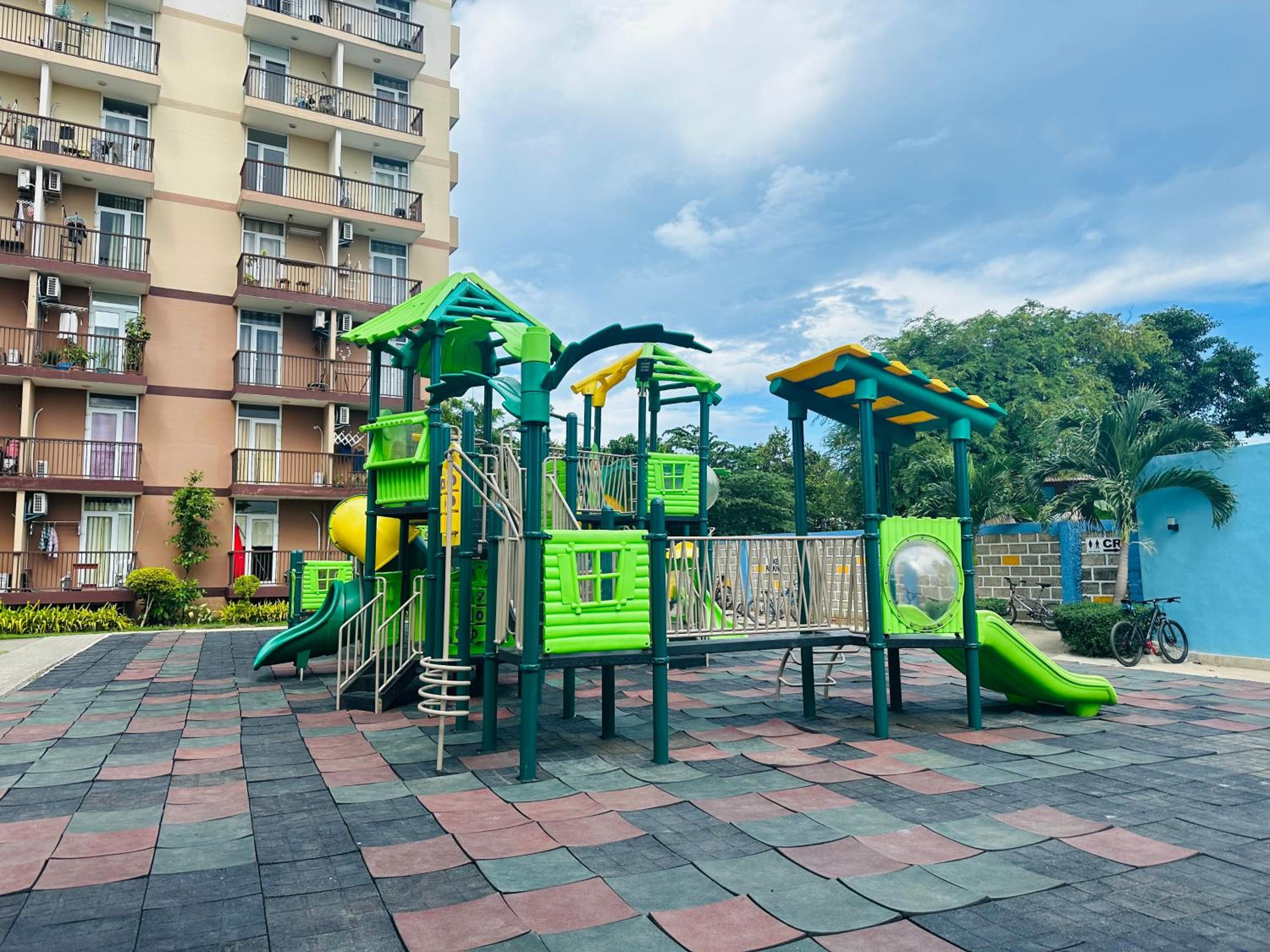 Affordable Condo with Fast Wifi & Near Airport