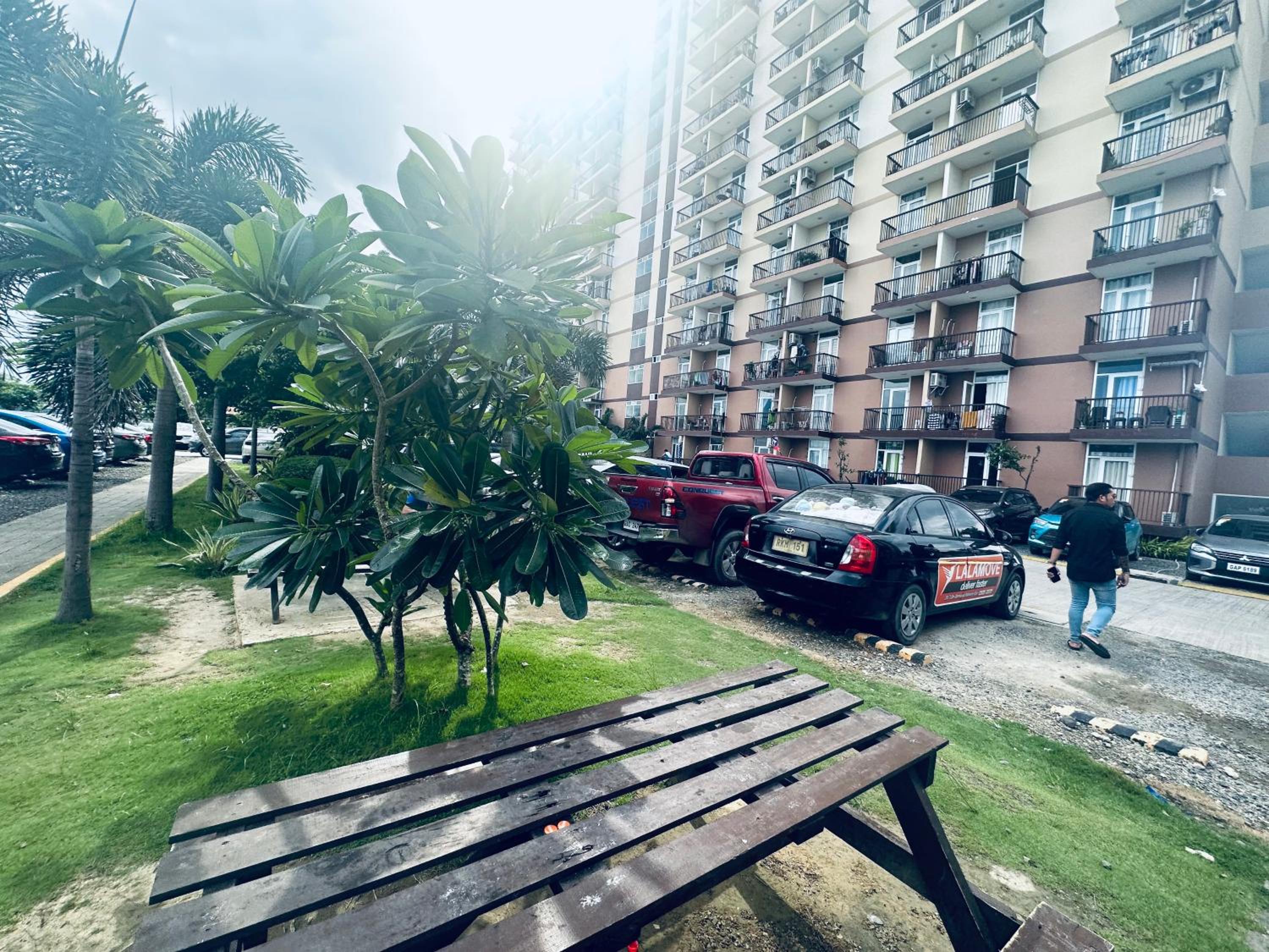 Affordable Condo with Fast Wifi & Near Airport