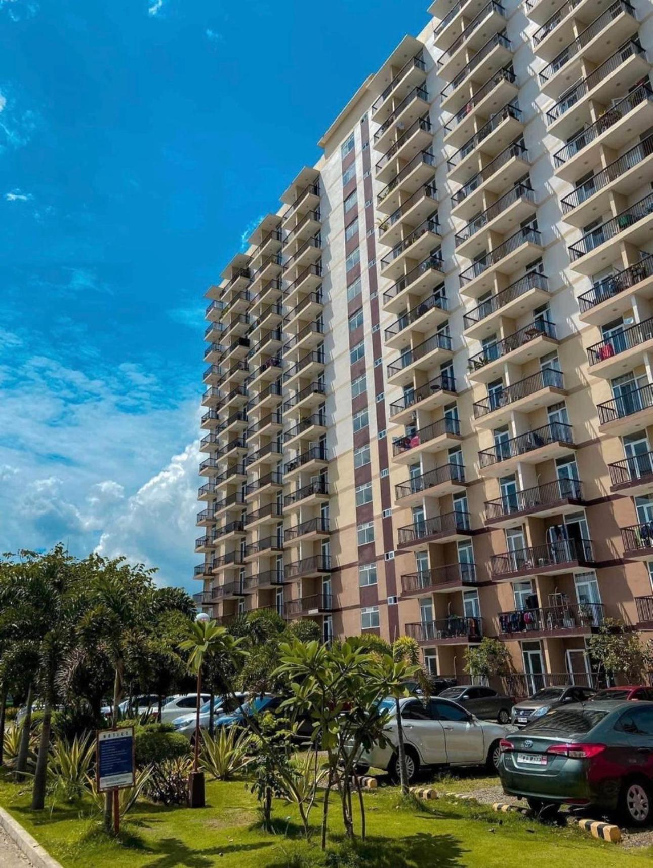 Affordable Condo with Fast Wifi & Near Airport