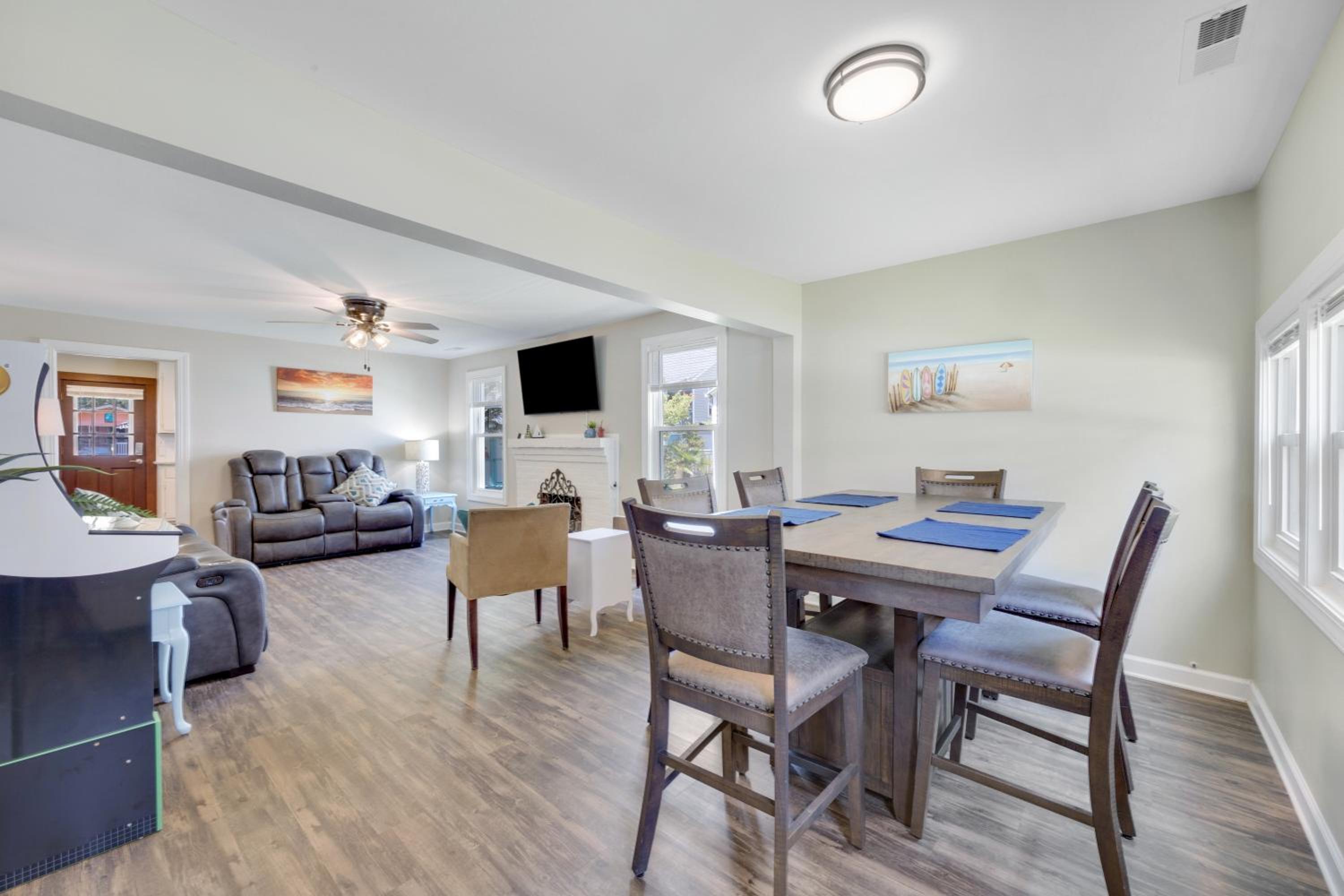 Beachy Keen, North Myrtle Beach beach single-family house, 150 feet to ocean! Pets welcome! view 4