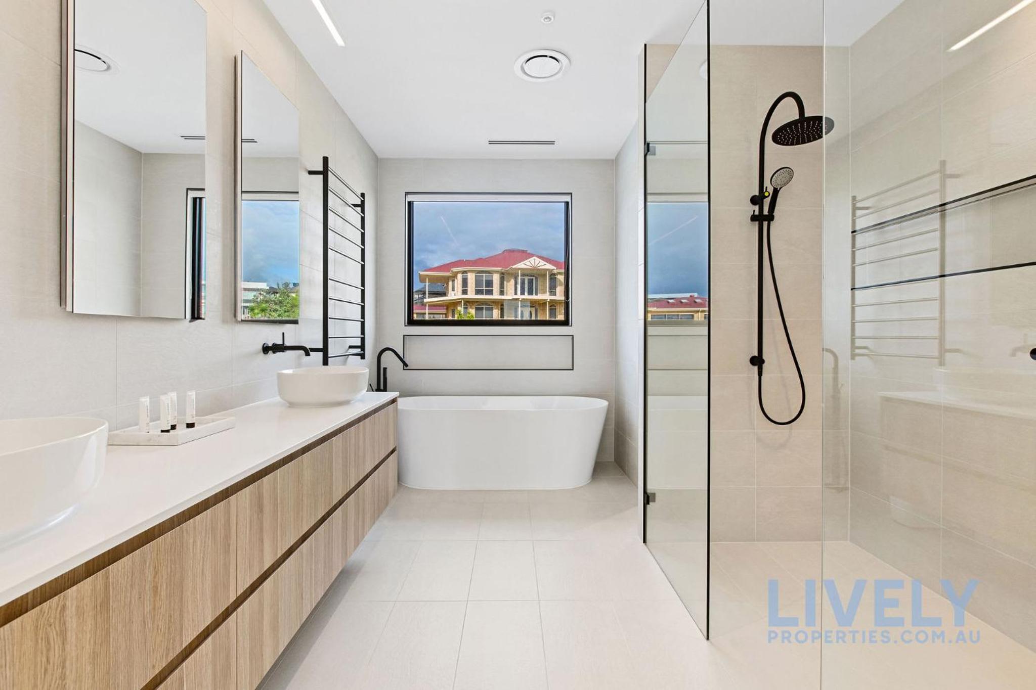 Bayview Luxe Entertainer Pool & World Class View