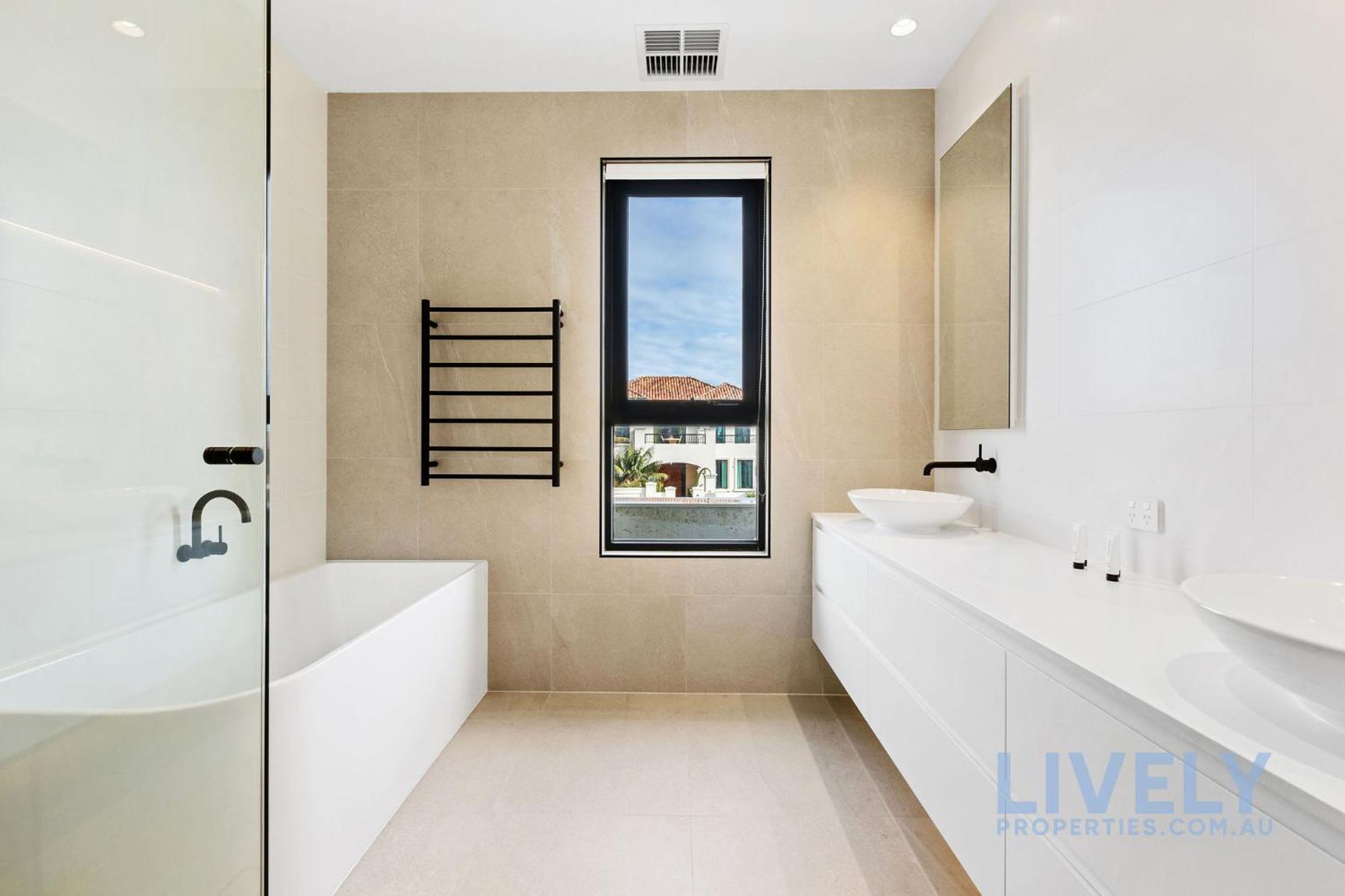 Bayview Luxe Entertainer Pool & World Class View