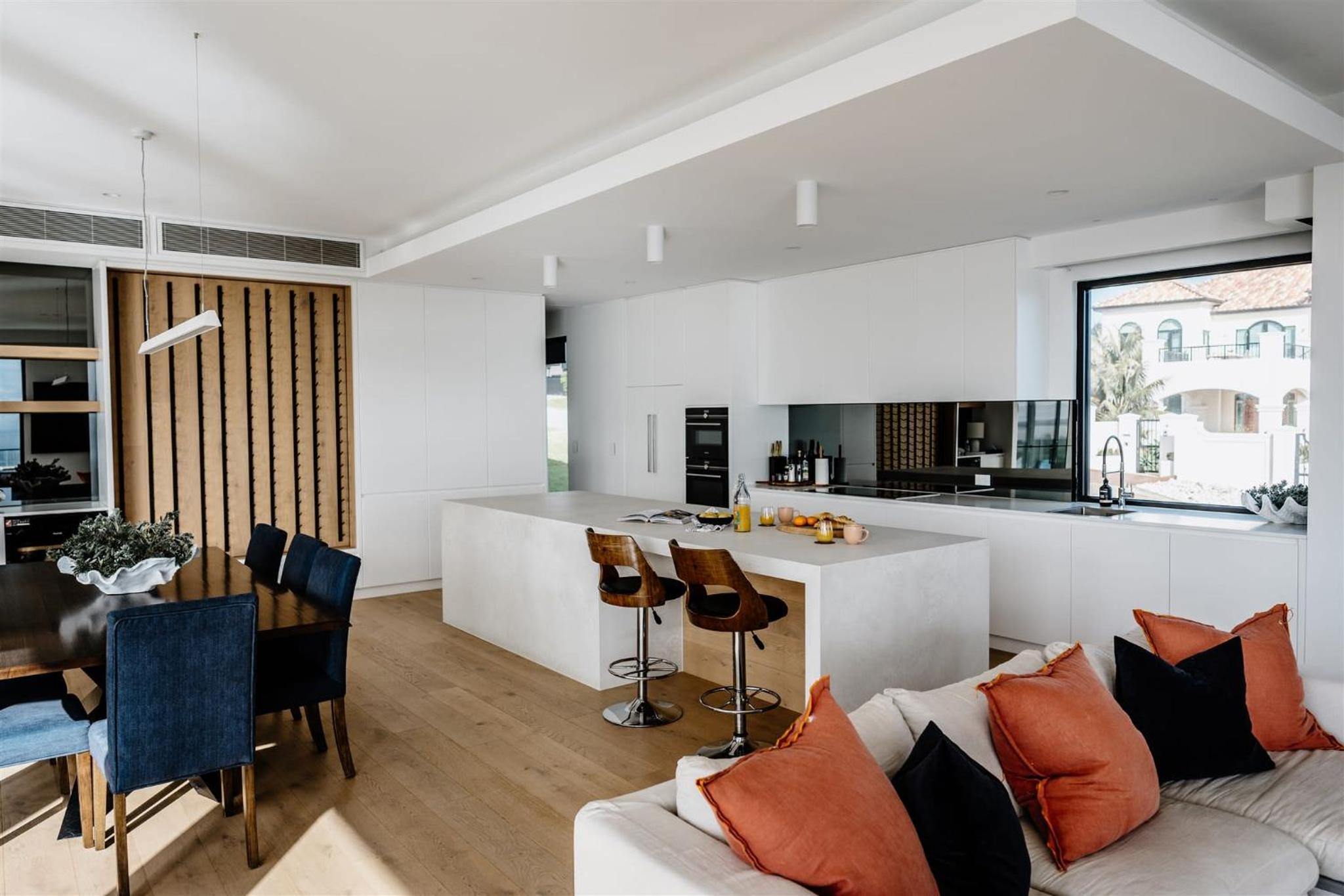 Bayview Luxe Entertainer Pool & World Class View