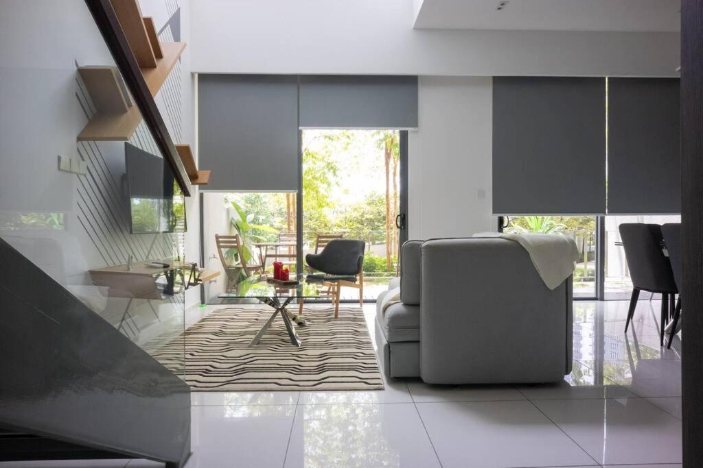 Feel like home 3BR Duplex Melina at The Robertson