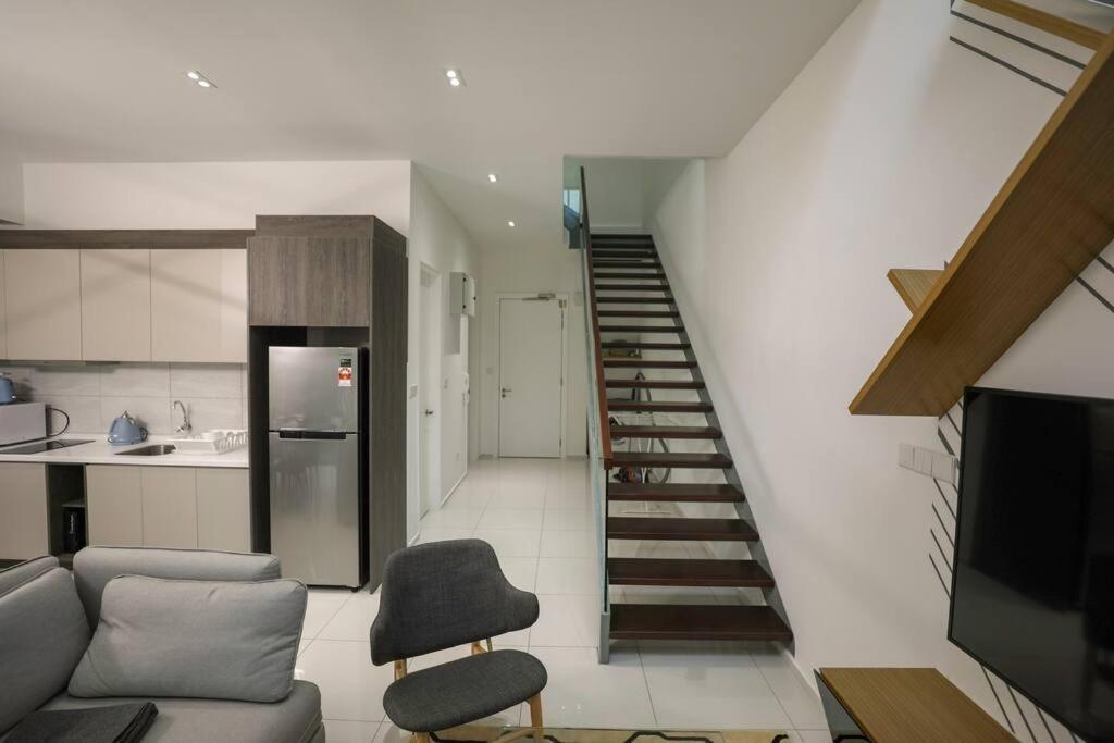 Feel like home 3BR Duplex Melina at The Robertson