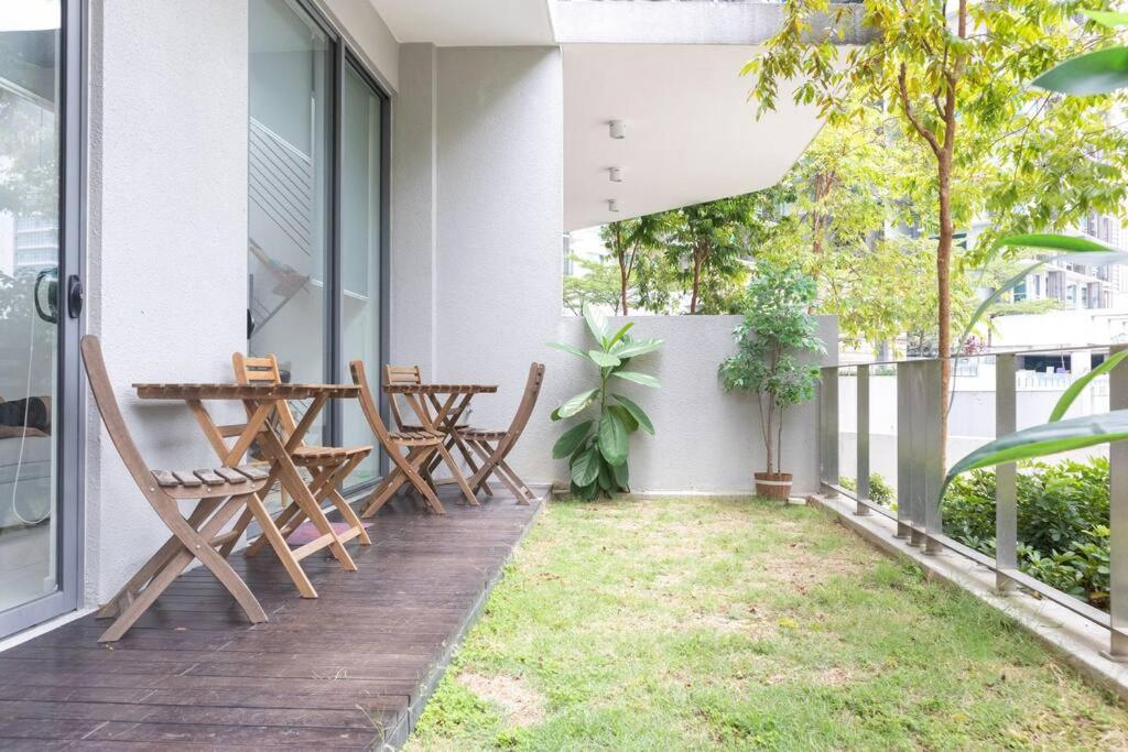 Feel like home 3BR Duplex Melina at The Robertson