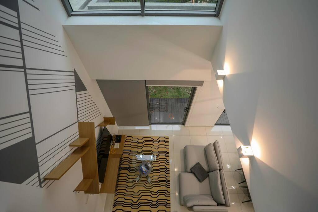 Feel like home 3BR Duplex Melina at The Robertson