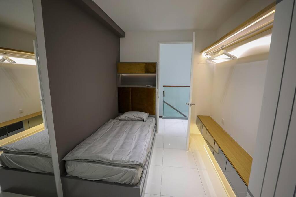 Feel like home 3BR Duplex Melina at The Robertson