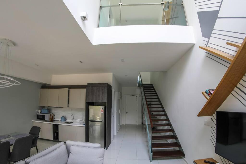 Feel like home 3BR Duplex Melina at The Robertson