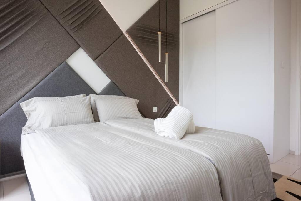 Feel like home 3BR Duplex Melina at The Robertson