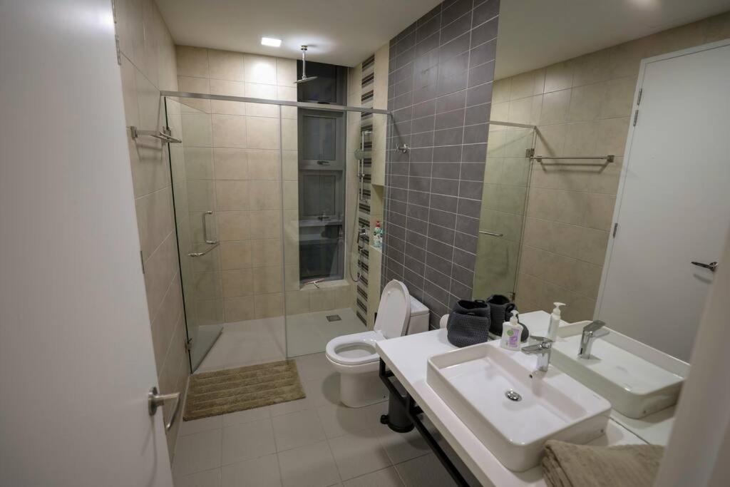 Feel like home 3BR Duplex Melina at The Robertson