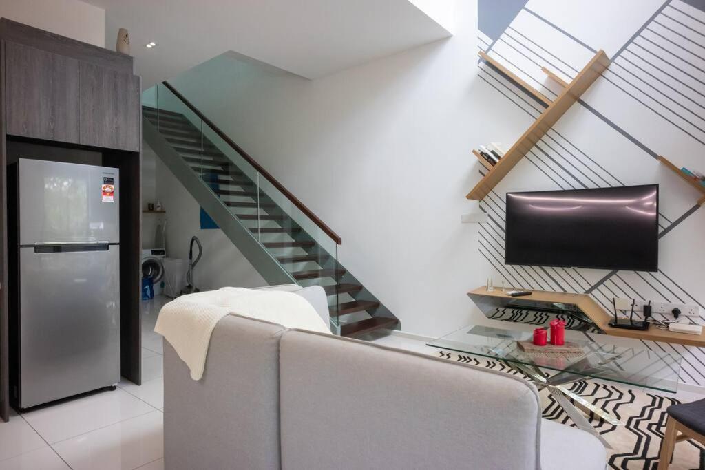 Feel like home 3BR Duplex Melina at The Robertson