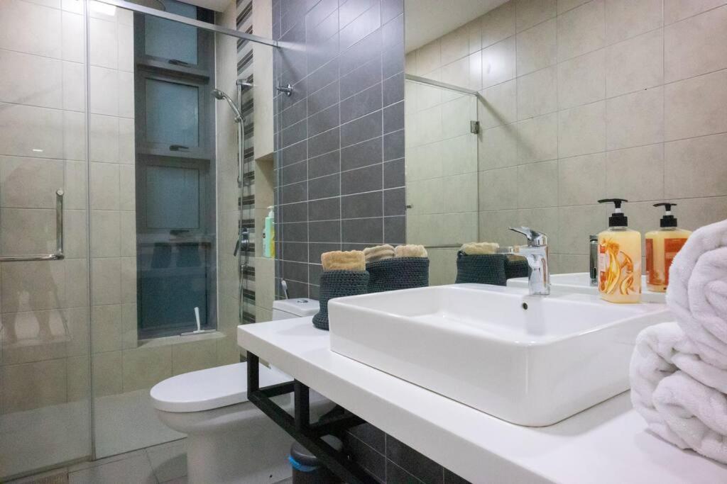 Feel like home 3BR Duplex Melina at The Robertson