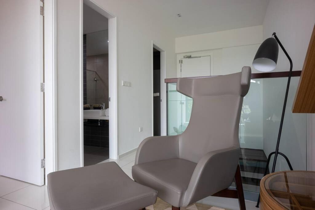 Feel like home 3BR Duplex Melina at The Robertson