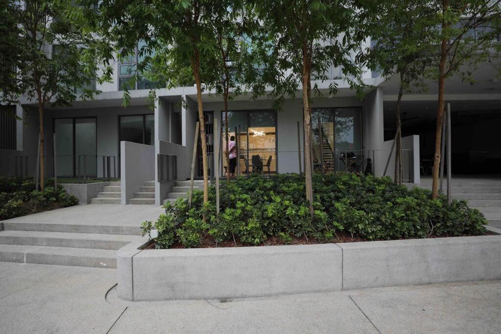 Feel like home 3BR Duplex Melina at The Robertson
