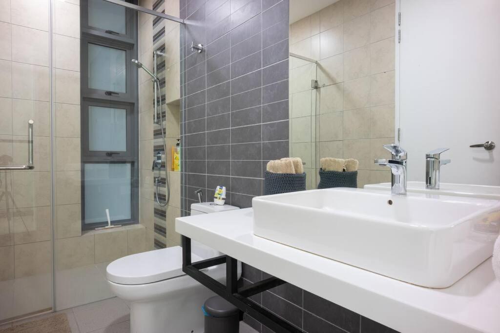 Feel like home 3BR Duplex Melina at The Robertson