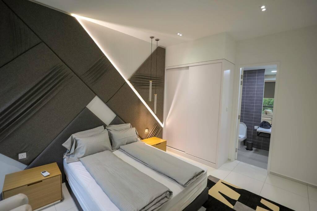 Feel like home 3BR Duplex Melina at The Robertson