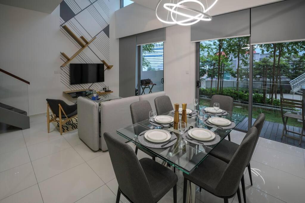 Feel like home 3BR Duplex Melina at The Robertson