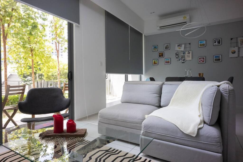 Feel like home 3BR Duplex Melina at The Robertson