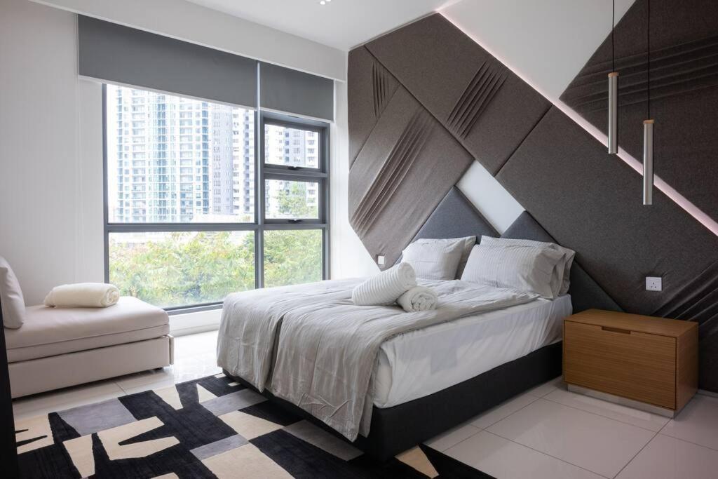 Feel like home 3BR Duplex Melina at The Robertson
