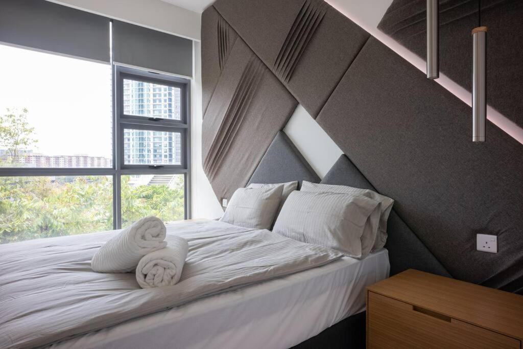 Feel like home 3BR Duplex Melina at The Robertson