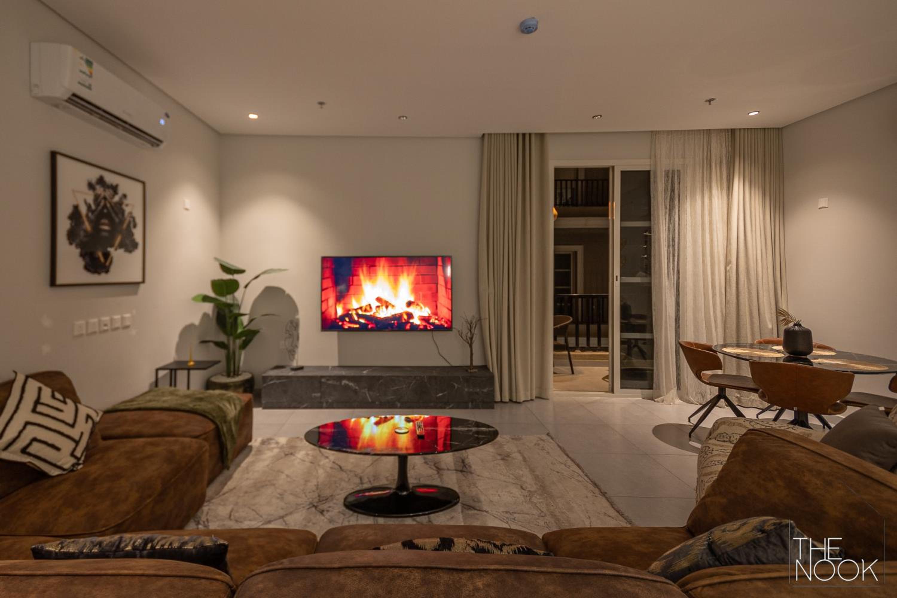 luxury 3BR Condo Near the Boulevard
