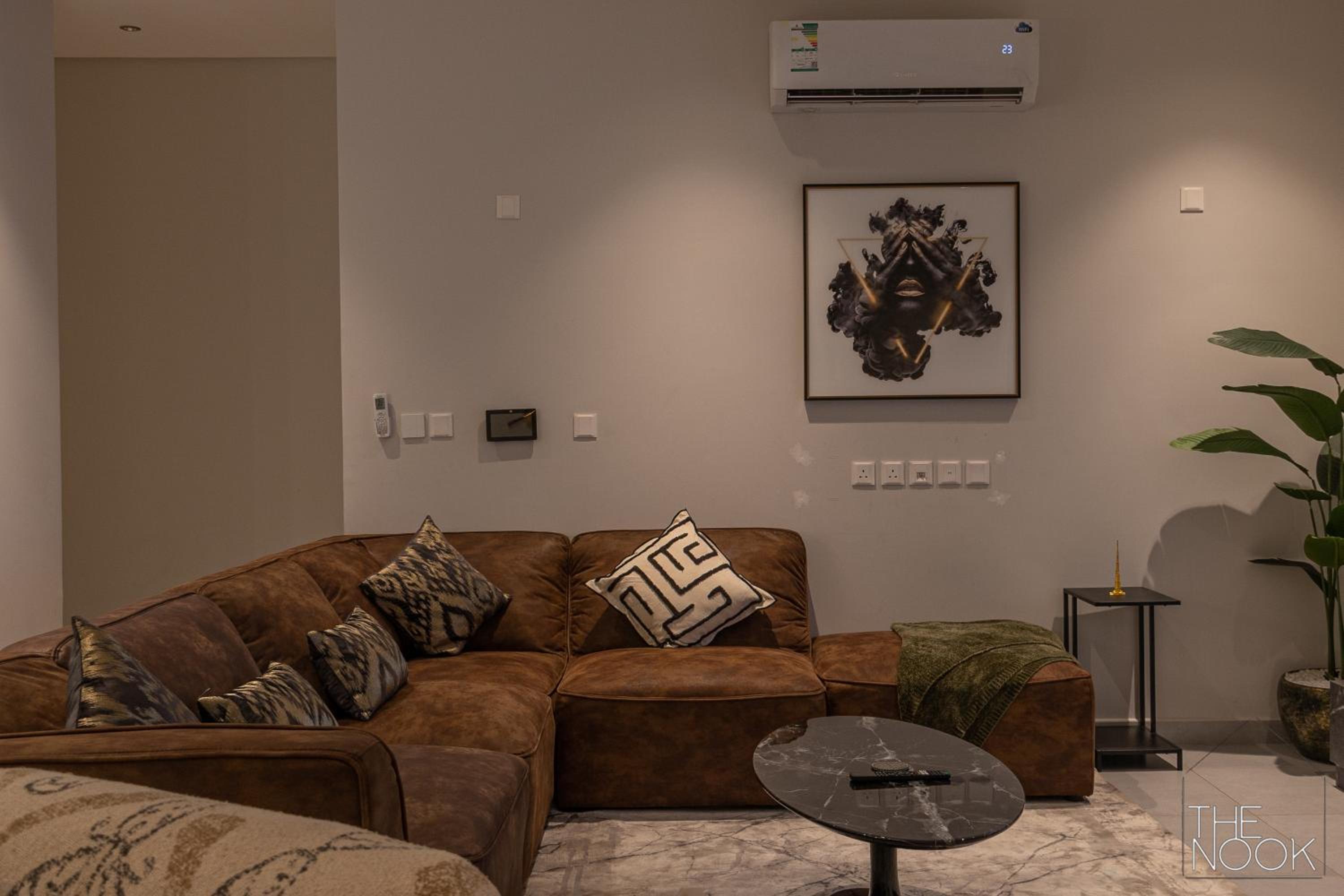 luxury 3BR Condo Near the Boulevard