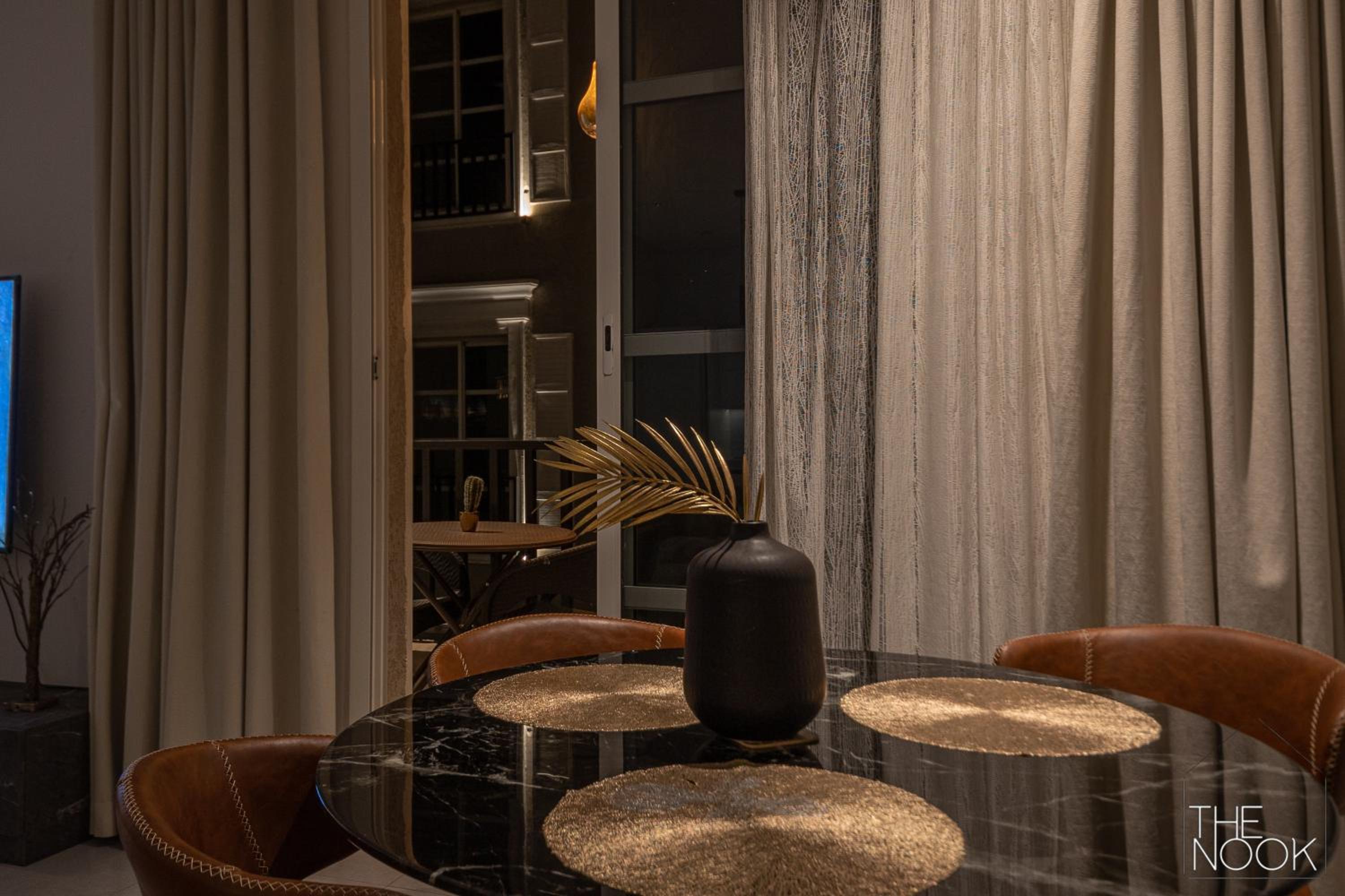 luxury 3BR Condo Near the Boulevard