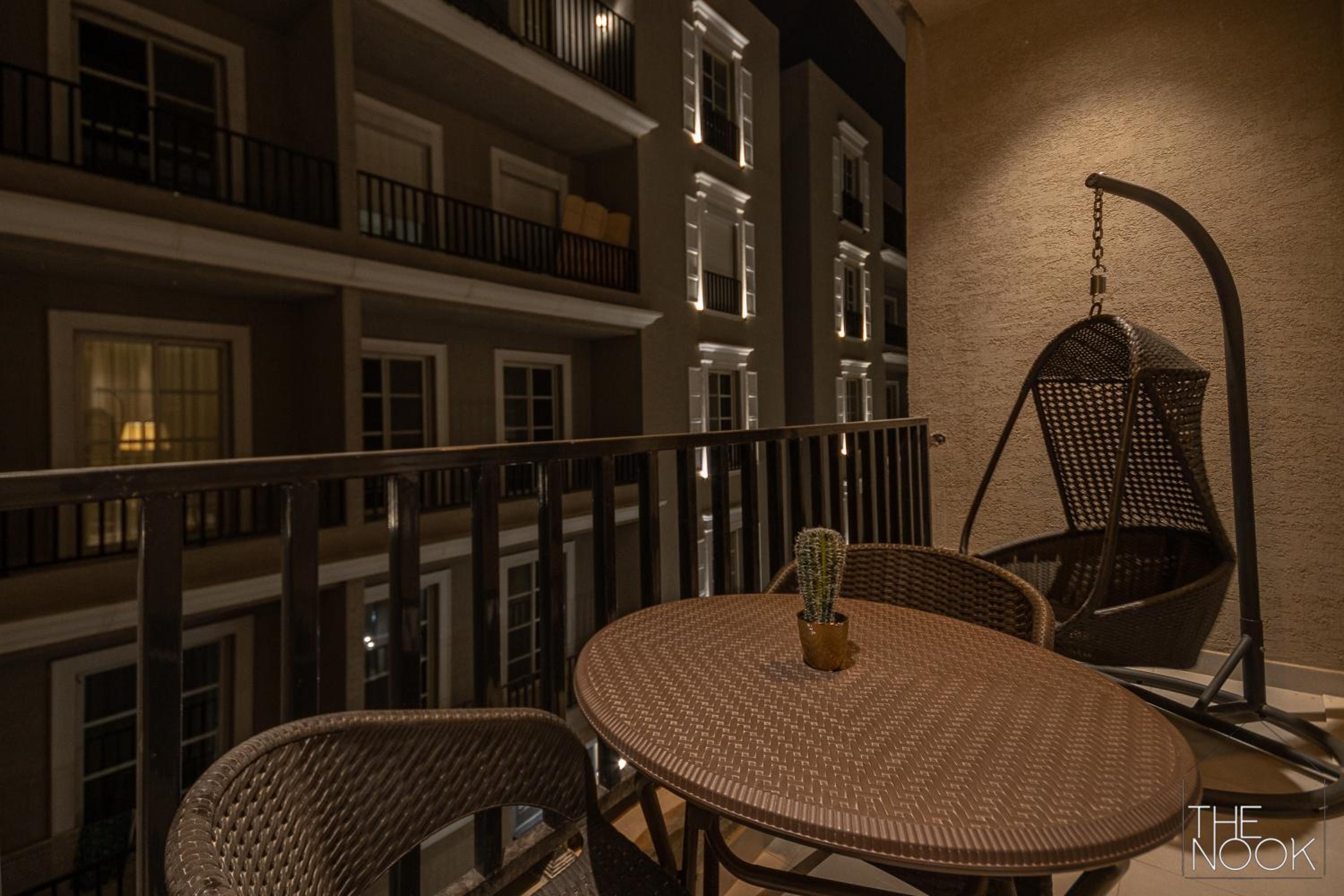 luxury 3BR Condo Near the Boulevard
