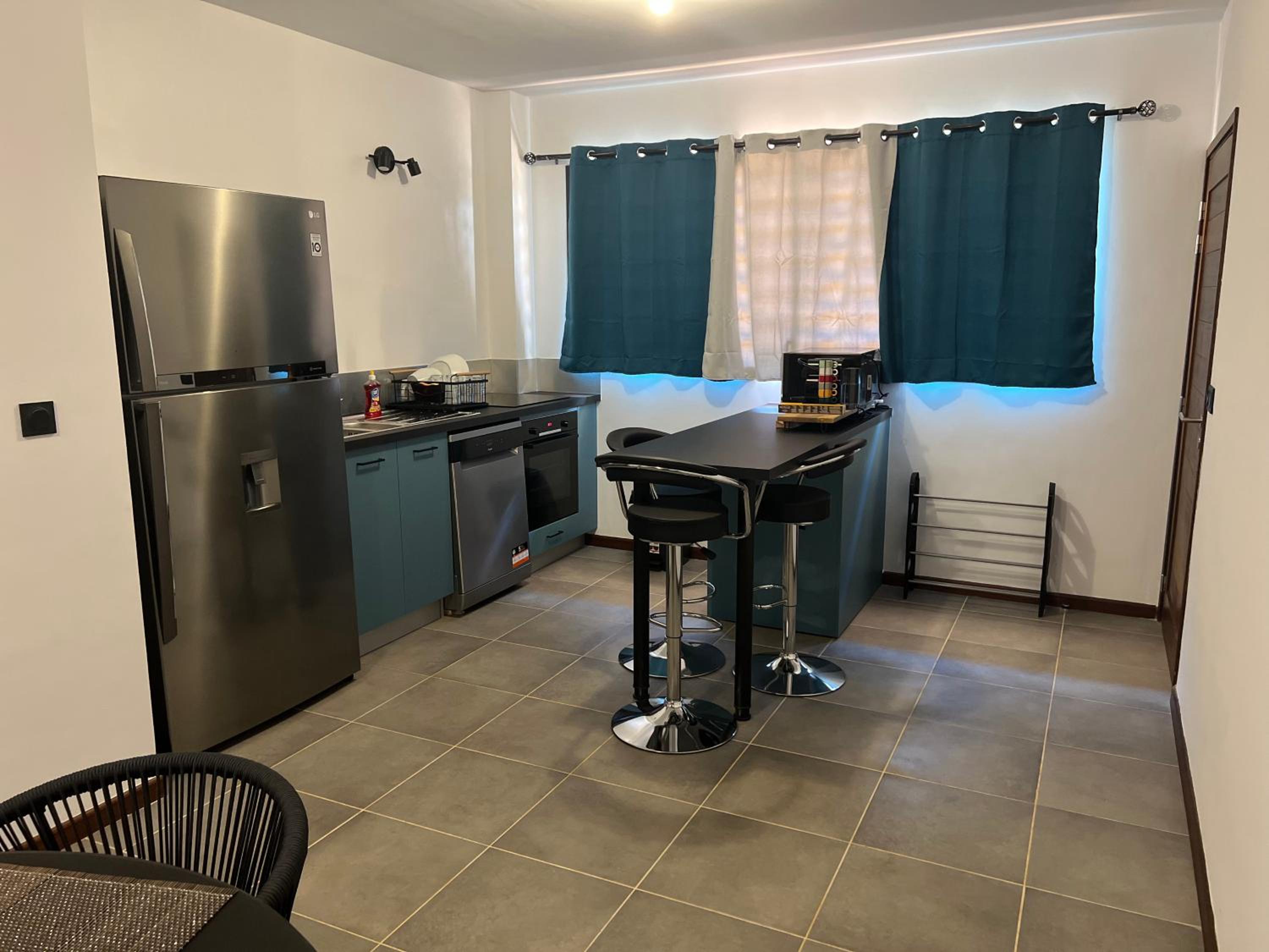 APPARTEMENT T3 COSY et PAISIBLE avec JARDIN à REMIRE-MONTJOLY view 3