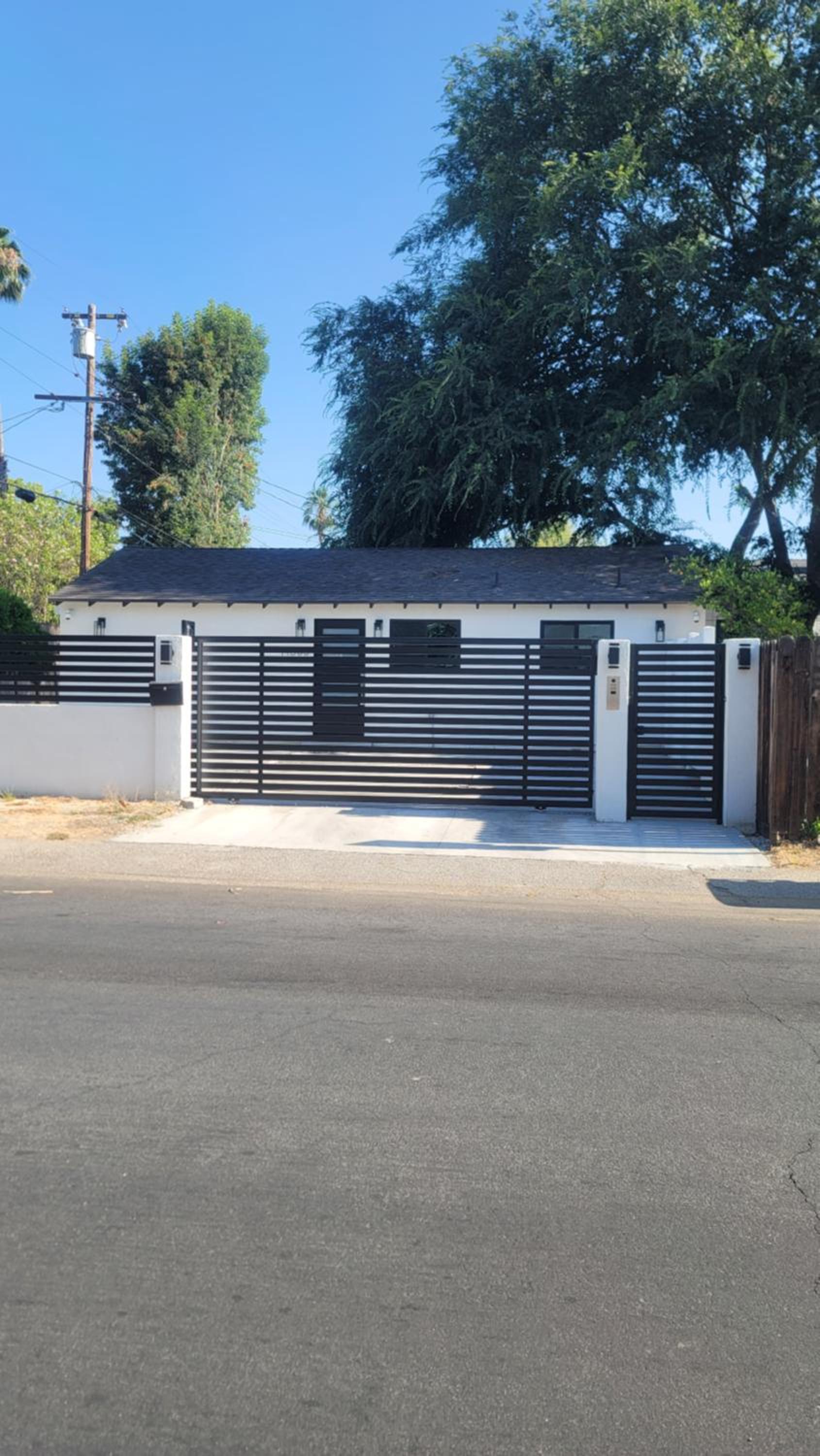 Los Angeles Vacations - Gated private house with own parking Sherman Oaks - Property Image 23