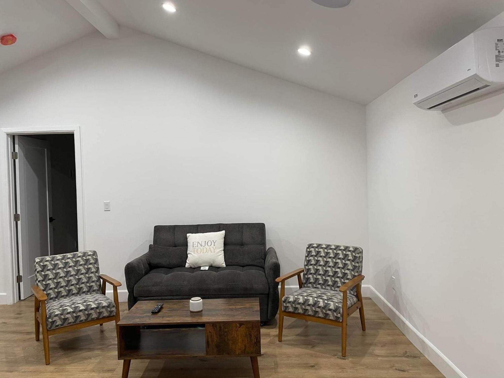 Los Angeles Vacations - Gated private house with own parking Sherman Oaks - Property Image 34