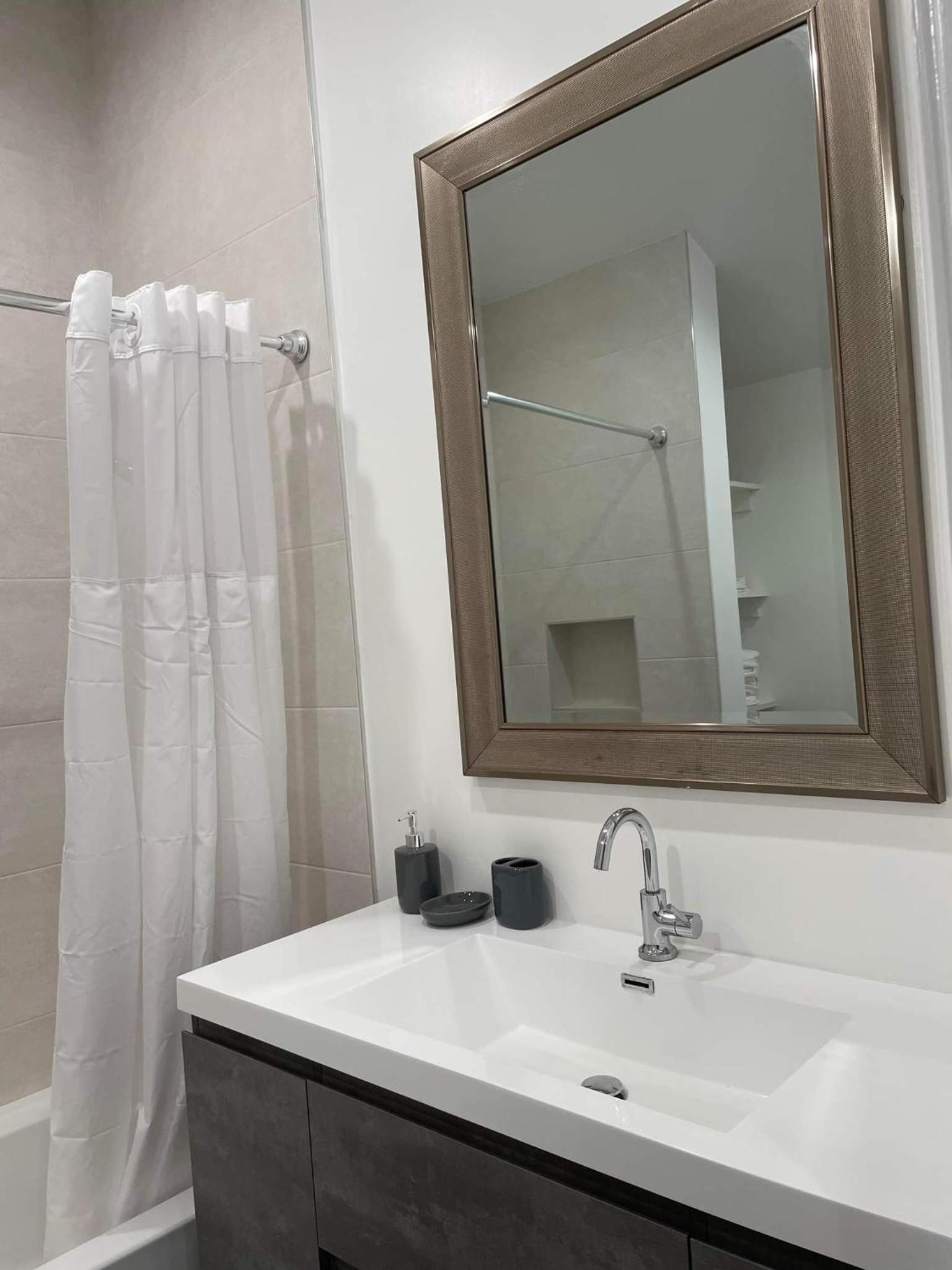 Los Angeles Vacations - Gated private house with own parking Sherman Oaks - Property Image 8