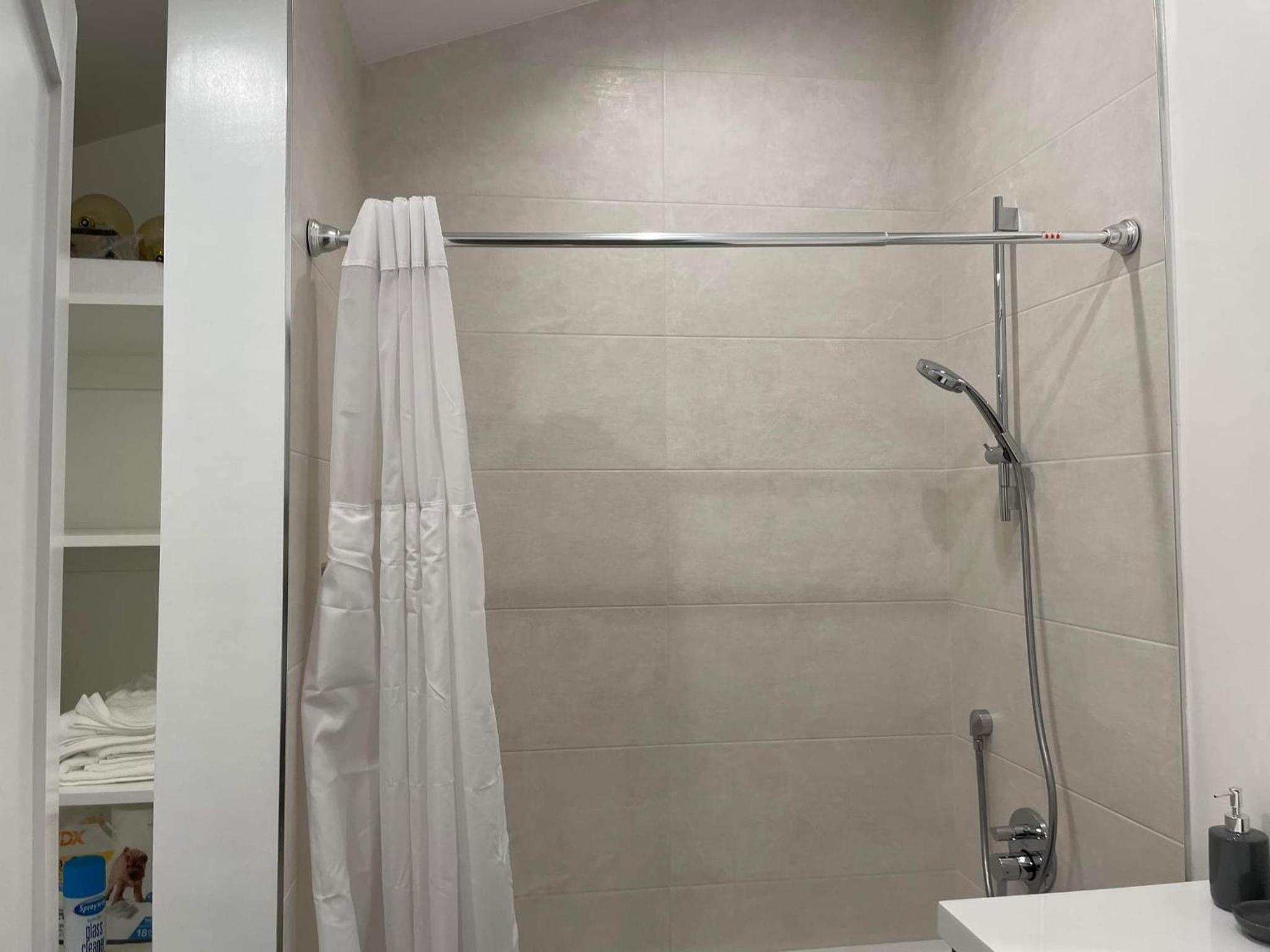 Los Angeles Vacations - Gated private house with own parking Sherman Oaks - Property Image 7