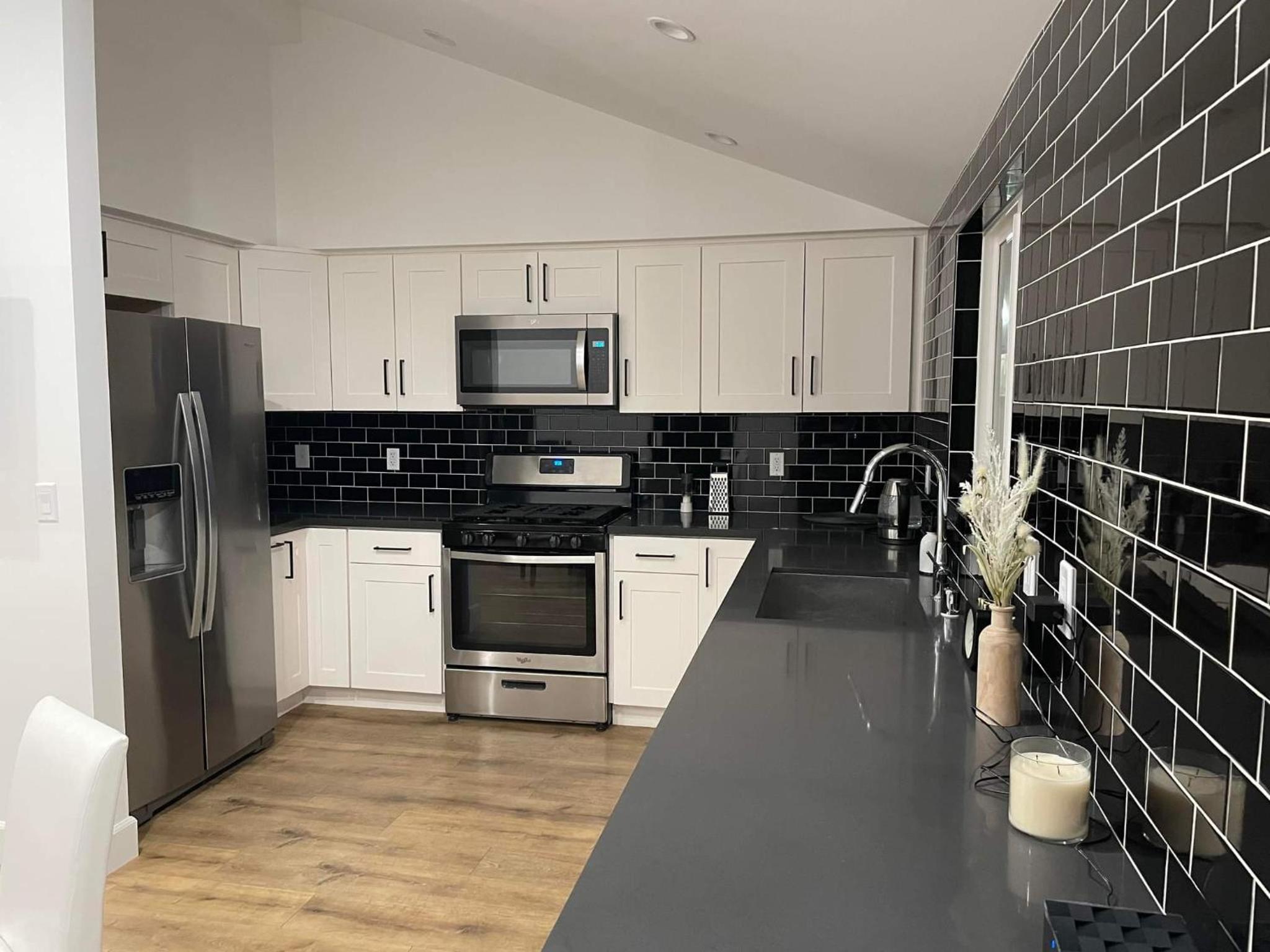 Los Angeles Vacations - Gated private house with own parking Sherman Oaks - Property Image 35