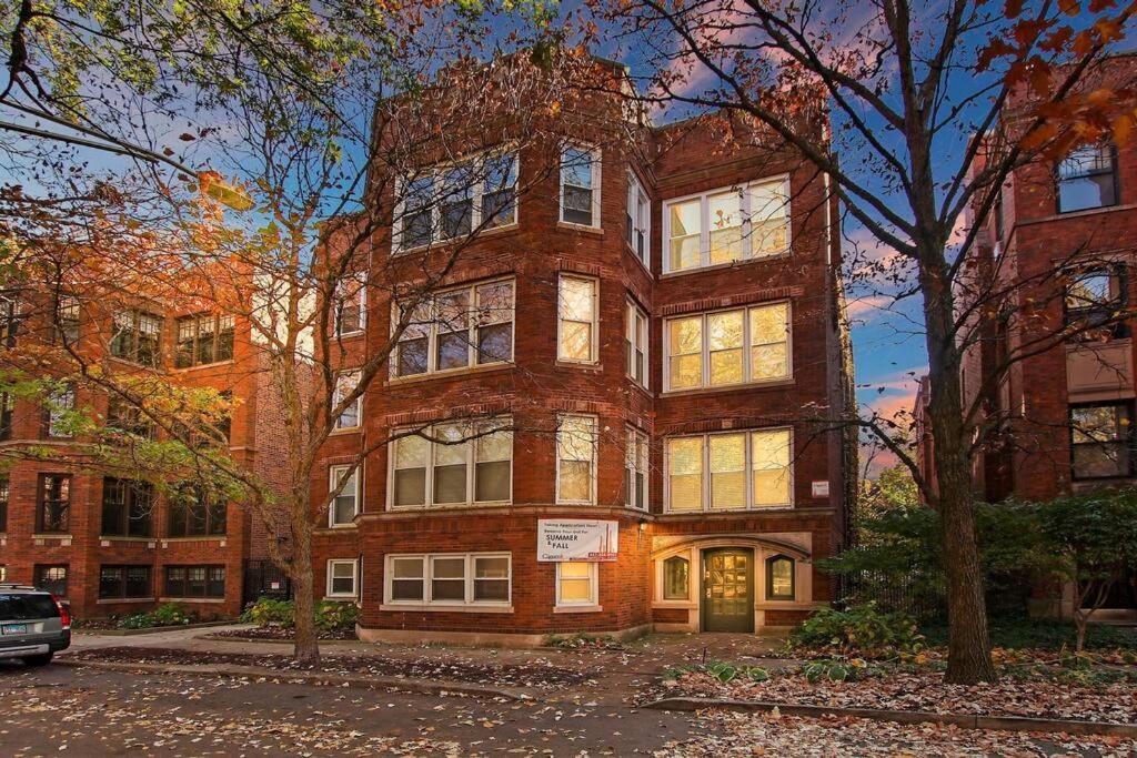 Great Location! 15 Min from DT -Historic Hyde Park view 4