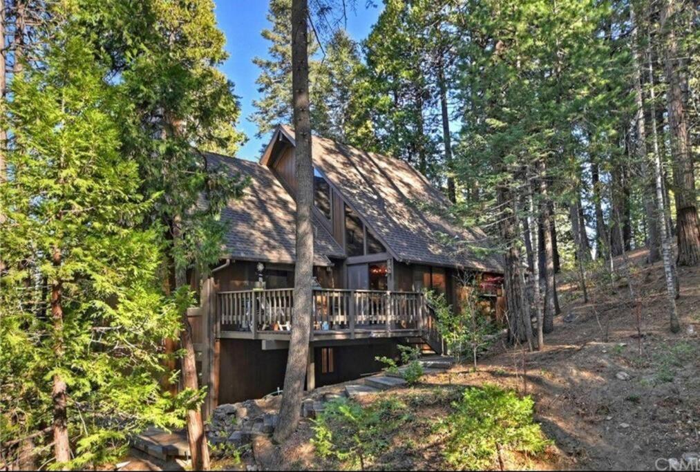 Arrowhead Lake Cabin pool table stunning views