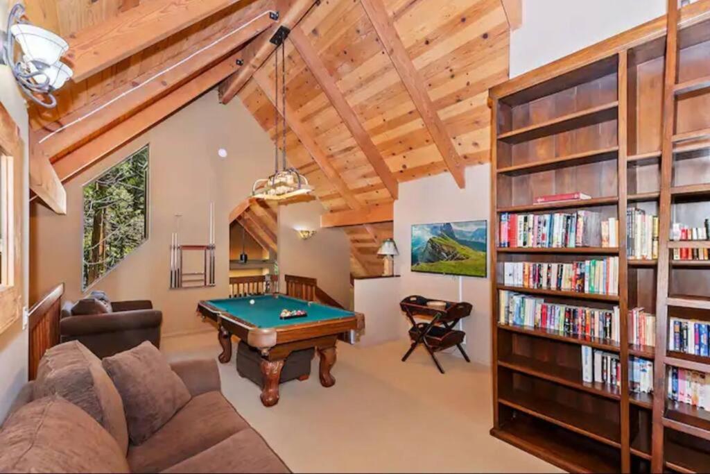 Arrowhead Lake Cabin pool table stunning views