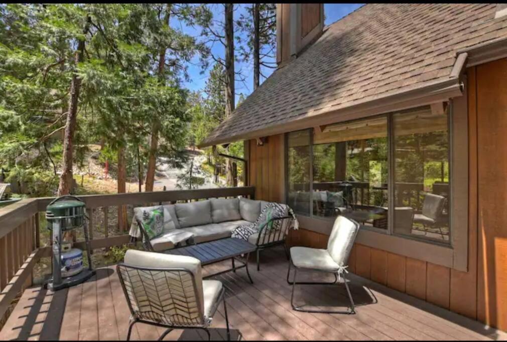 Arrowhead Lake Cabin pool table stunning views