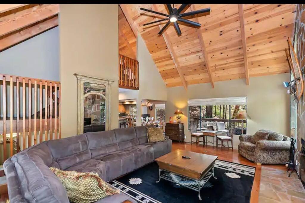 Arrowhead Lake Cabin pool table stunning views