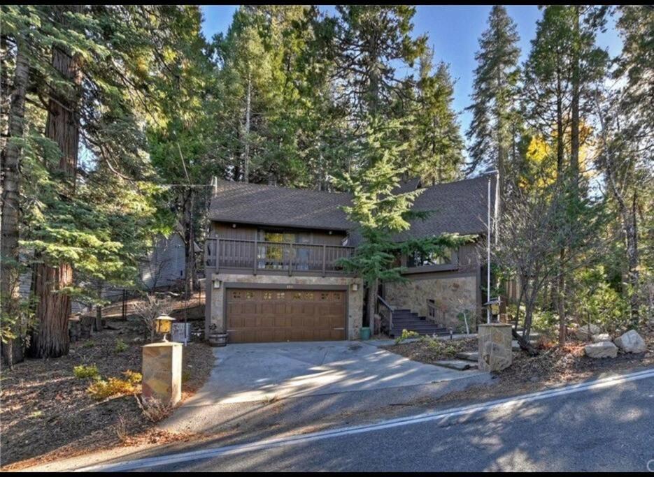Arrowhead Lake Cabin pool table stunning views
