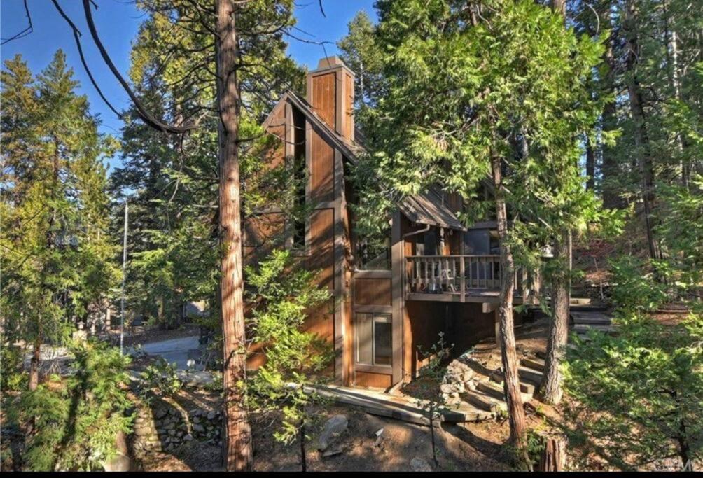 Arrowhead Lake Cabin pool table stunning views