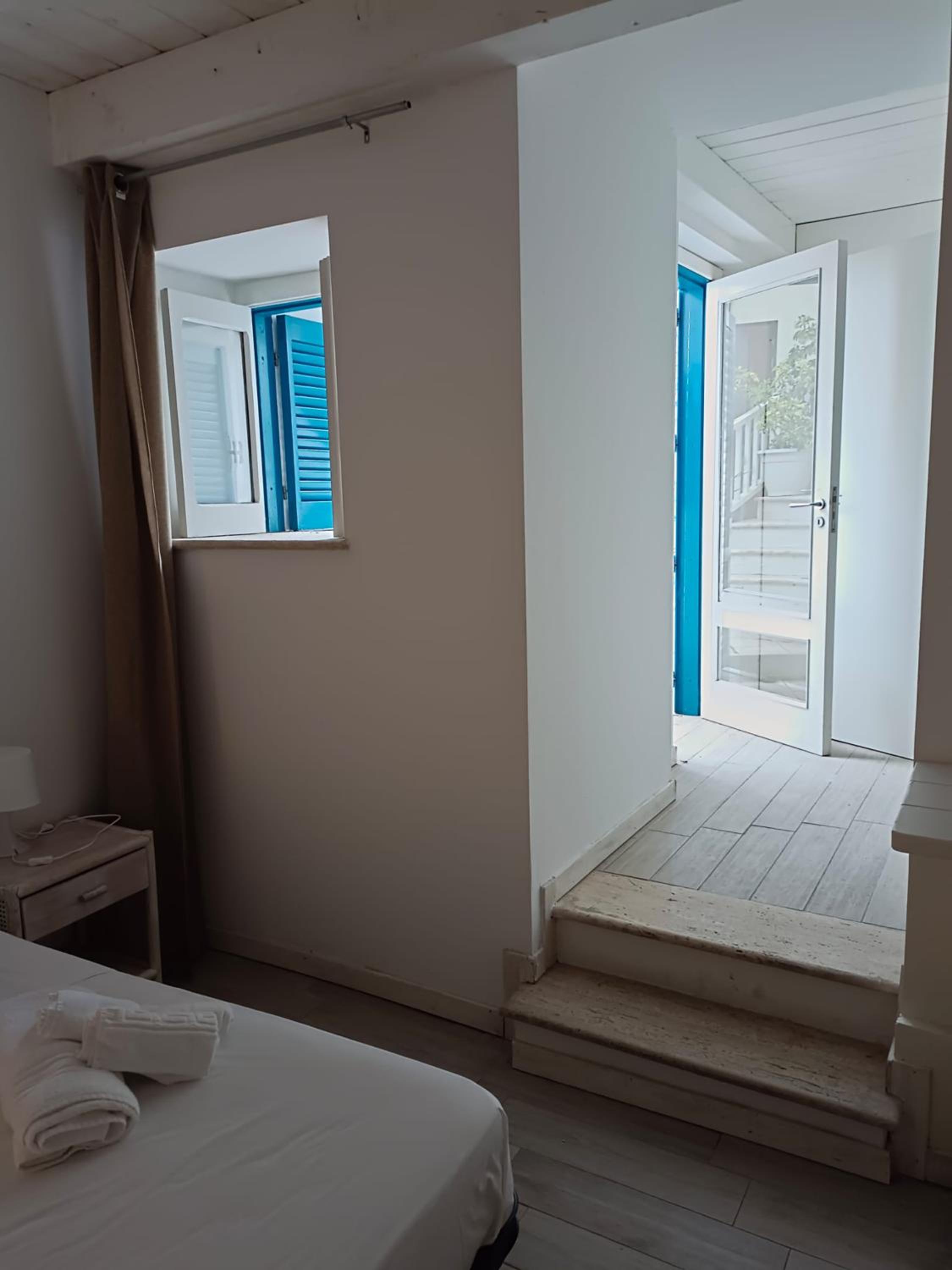 Double room, air conditioning, bathroom, in the center of Tropea Calabria n6783 view 4