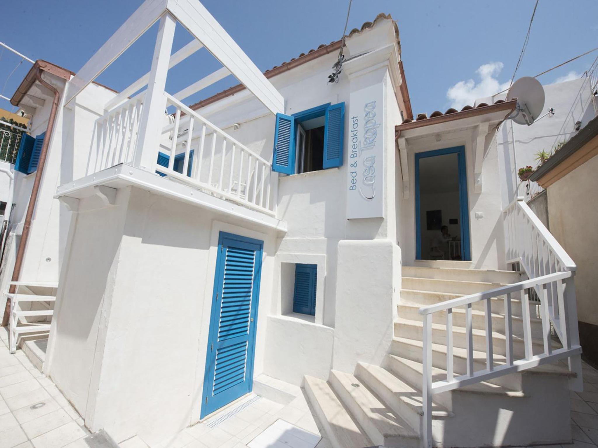 Double room, air conditioning, bathroom, in the center of Tropea Calabria n6752 photo 1