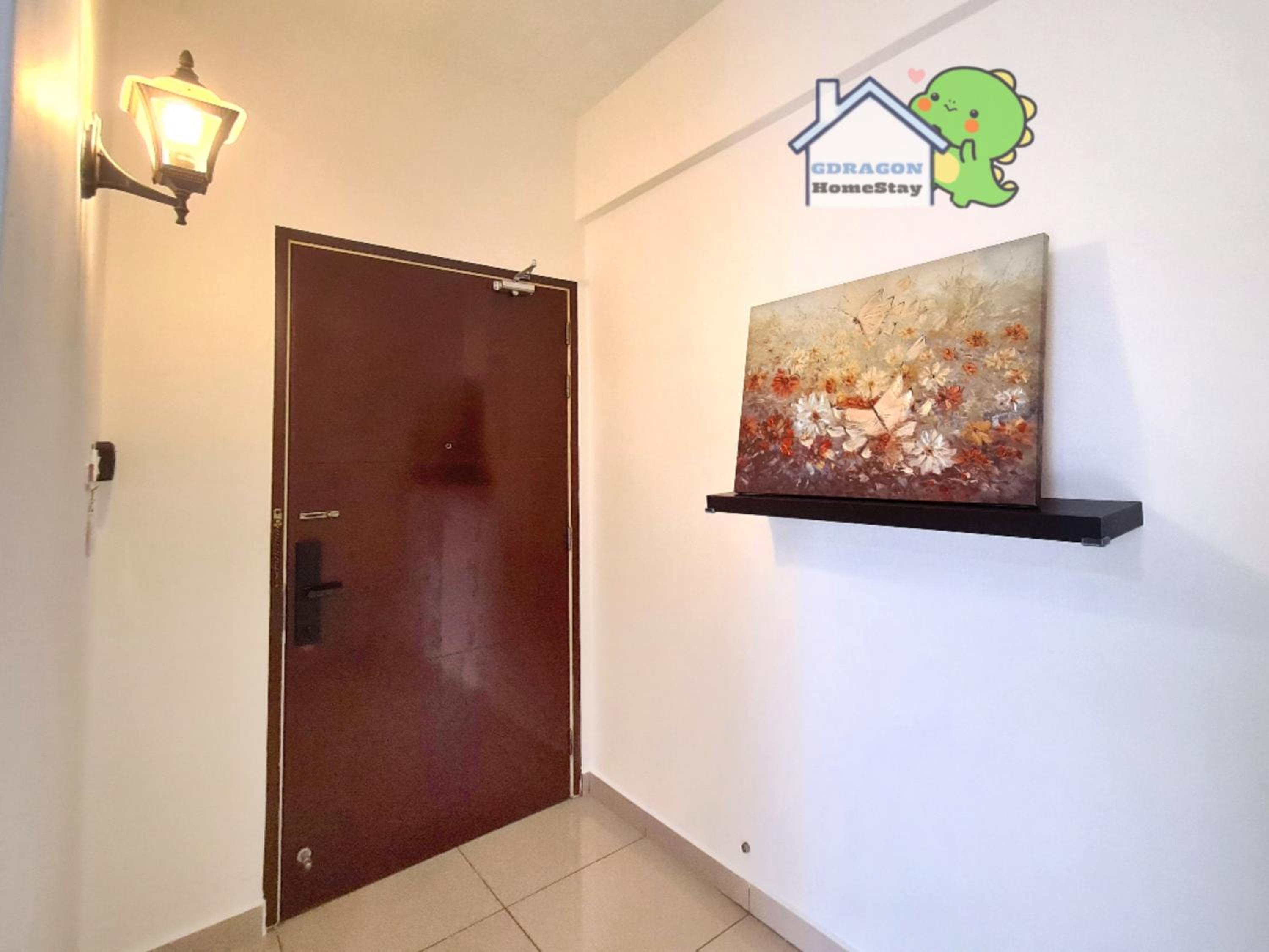 Palazio 3 bedroom balcony lake view high floor by GDRAGON HomeStay