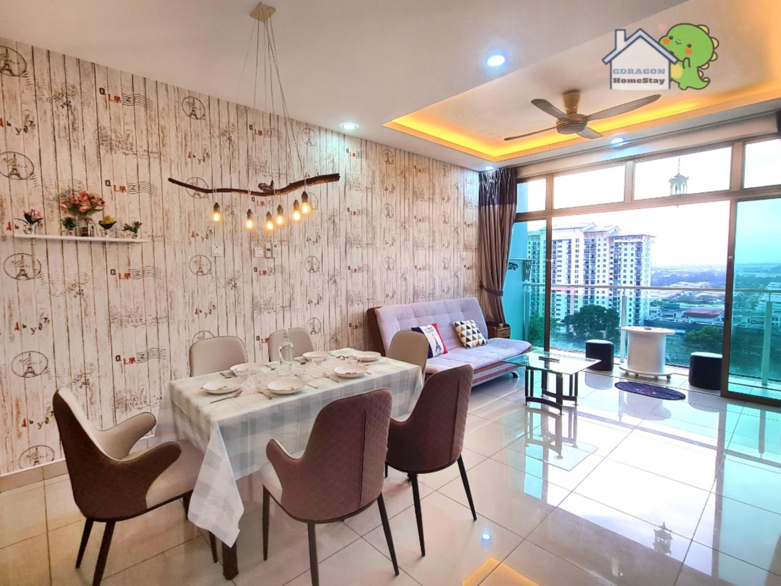 Palazio 3 bedroom balcony lake view high floor by GDRAGON HomeStay