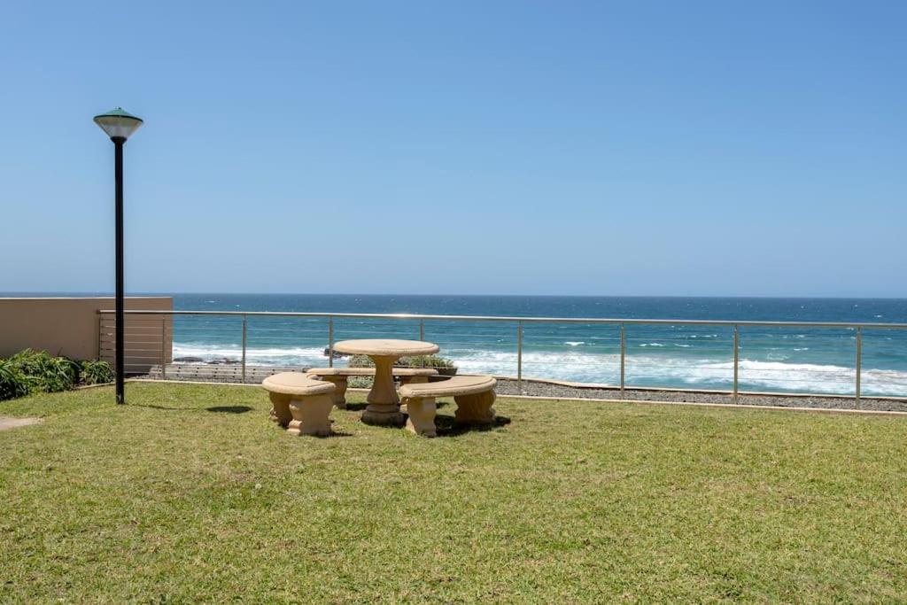 Stunning Sea Views, Family Apartment on the Beach Bermuda Apartments view 3