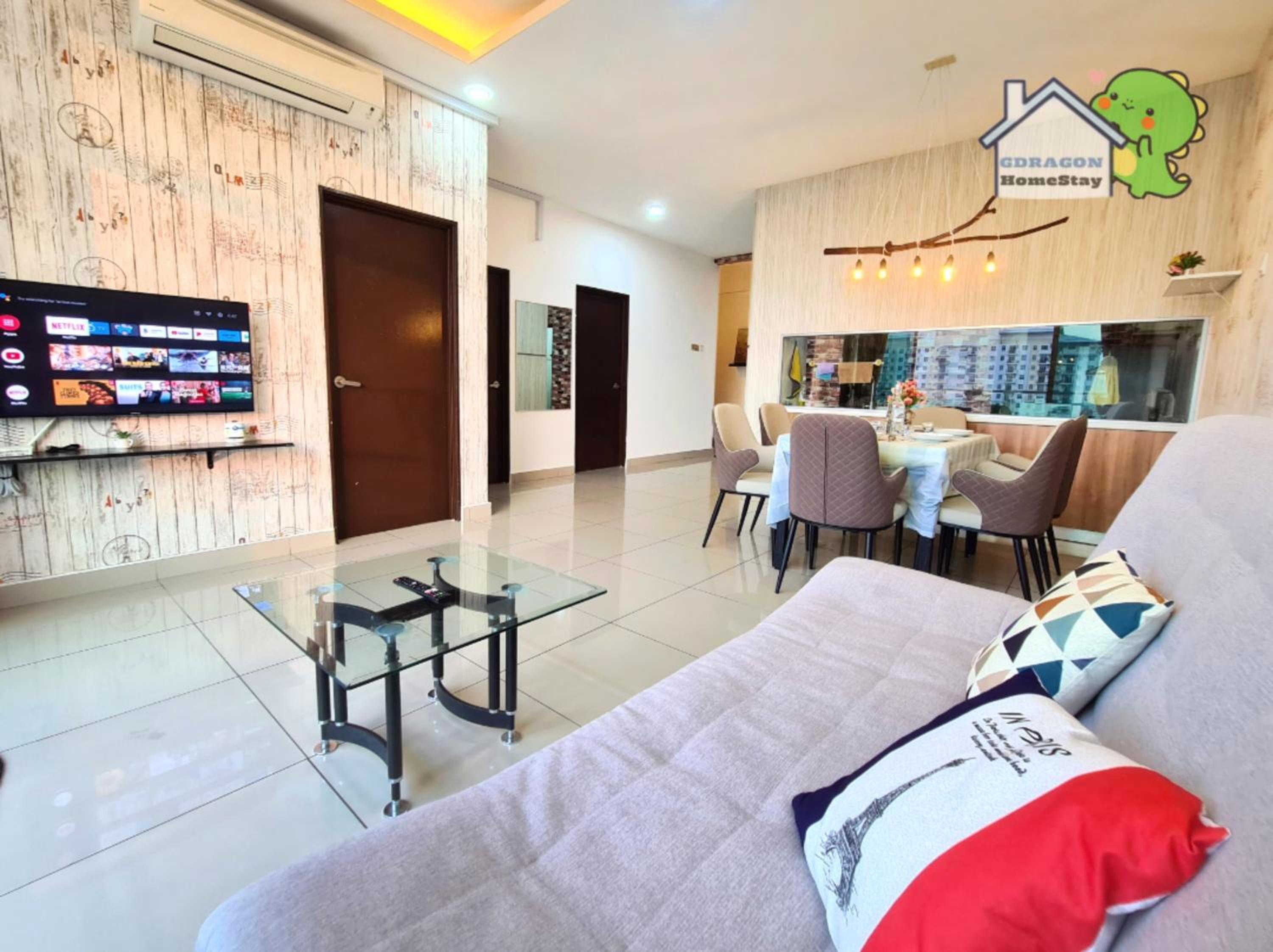 Palazio 3 bedroom balcony lake view high floor by GDRAGON HomeStay