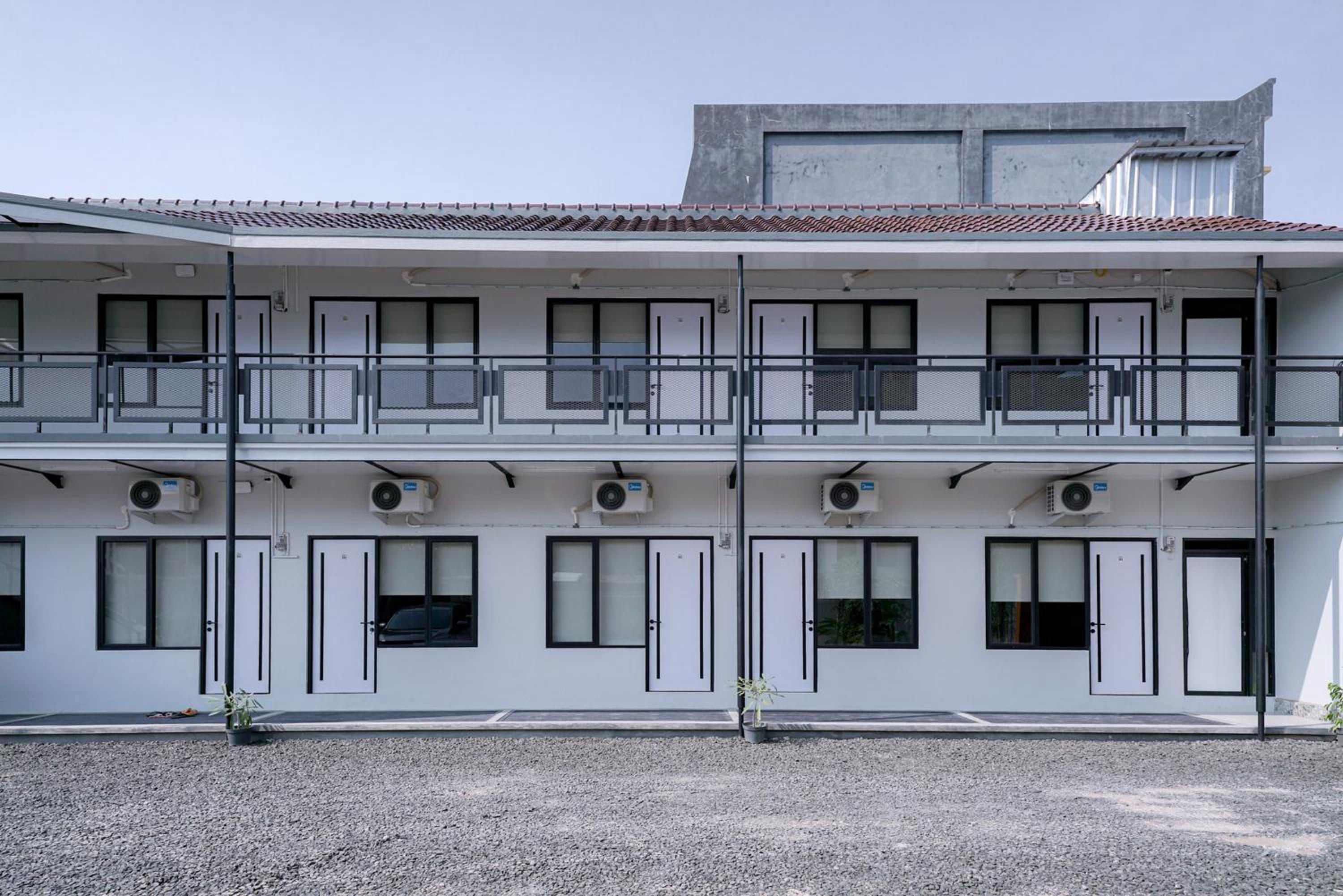 Hotel RedDoorz Syariah At Jalan Endro Suratmin Lampung - Image 1